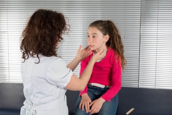 image of pregnant woman speaking to a doctor