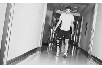 Teenager rehabilitating his ACL injury