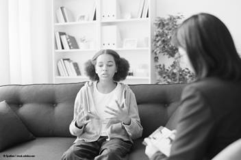 young lady speaking to therapist