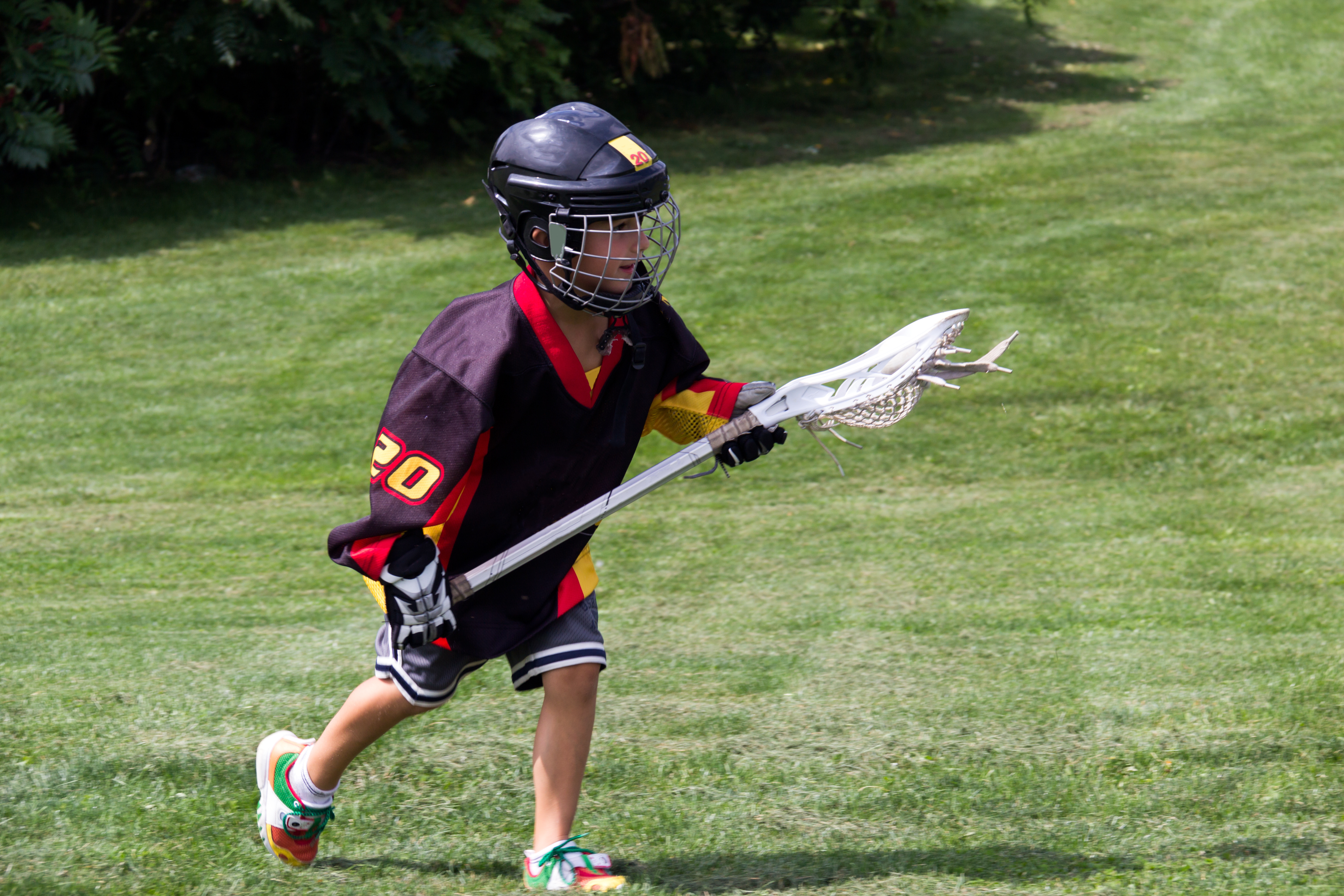 young boy playing lacrosse