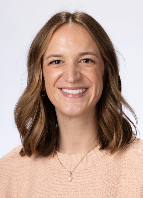 Portrait of Kaitlyn Norvick, woman with short brown hair and a light pink shirt.